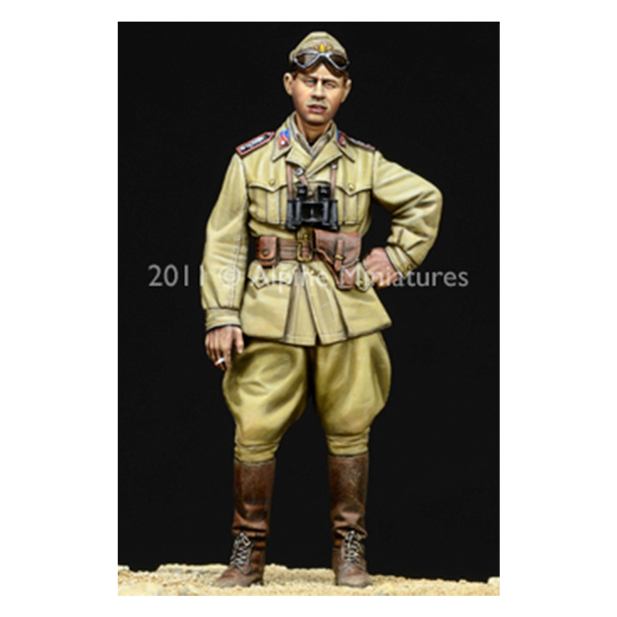 Alpine Miniatures – WW2 Italian AFV Officer 1/35