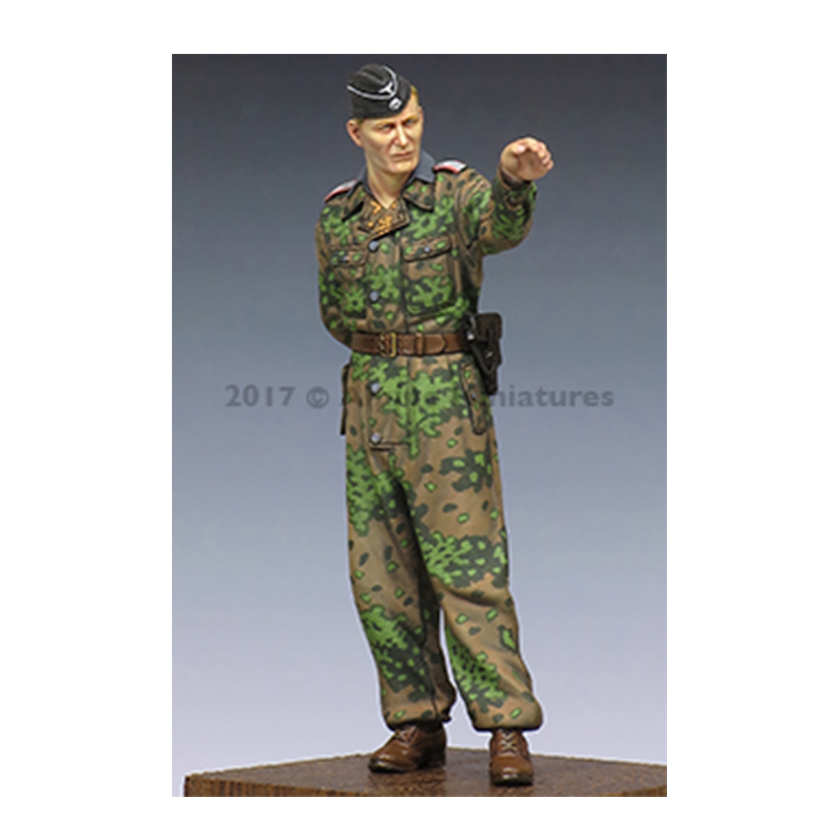 Alpine Miniatures – WSS Panzer Officer at Kursk #2 1/35