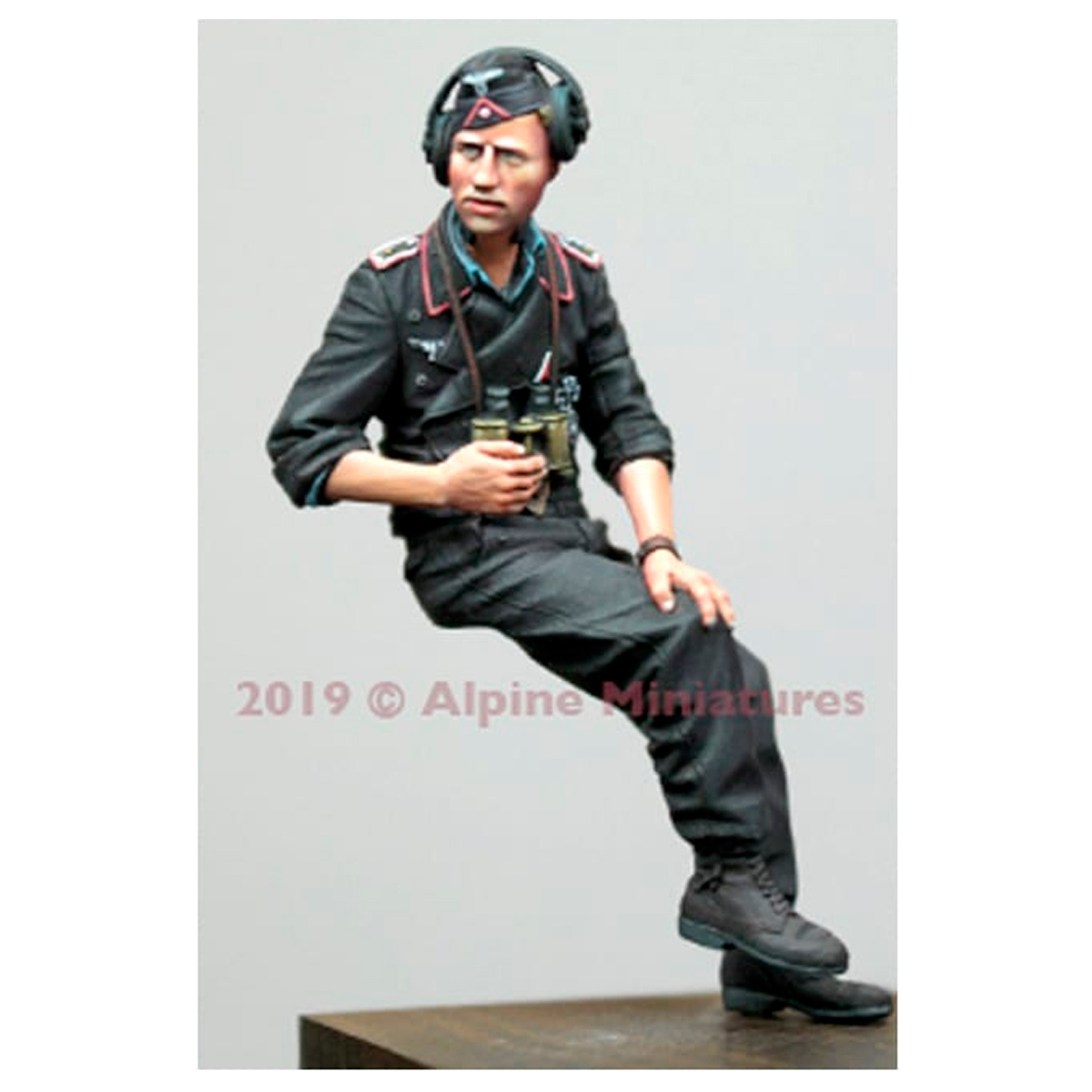 Alpine Miniatures – German Panzer Commander Summer #2 1/35