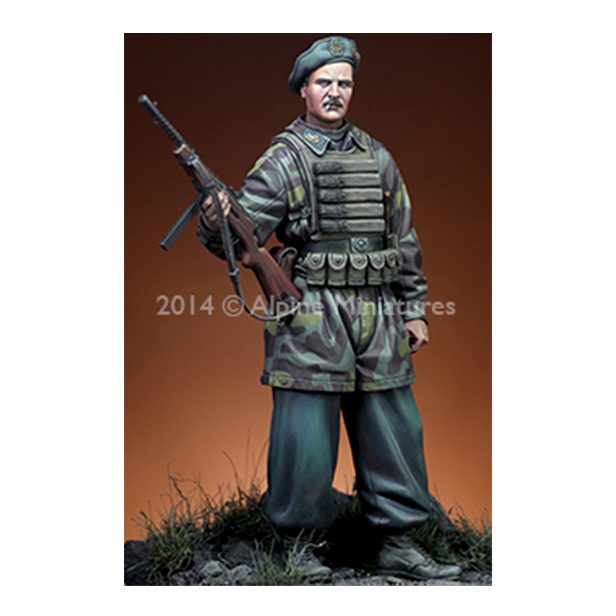 Alpine Miniatures – Italian Paratrooper “Nembo” Division – (1/16) Figure